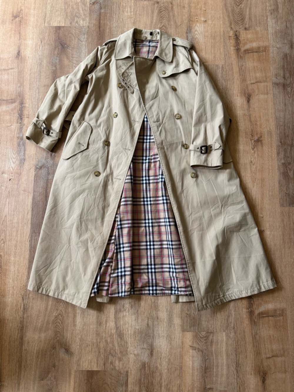 Vintage Classic Beige Trench Coat with Plaid Lining
